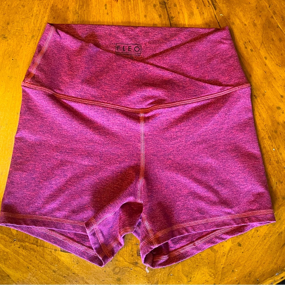 FLEO opulent V waistband shorts (4”)
